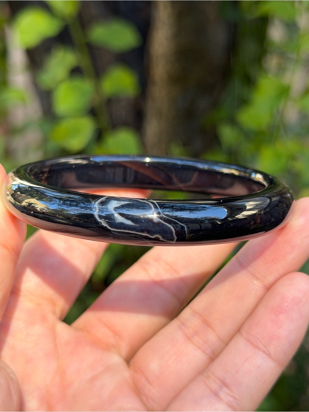 Black Agate-like Polished Bangle Bracelet with White Veining